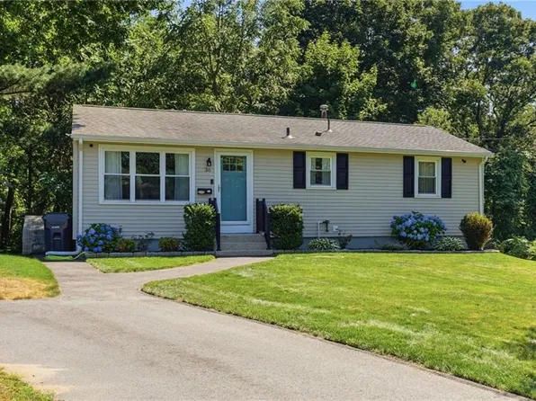 36 Mary Beth Dr, Warwick, RI 02886