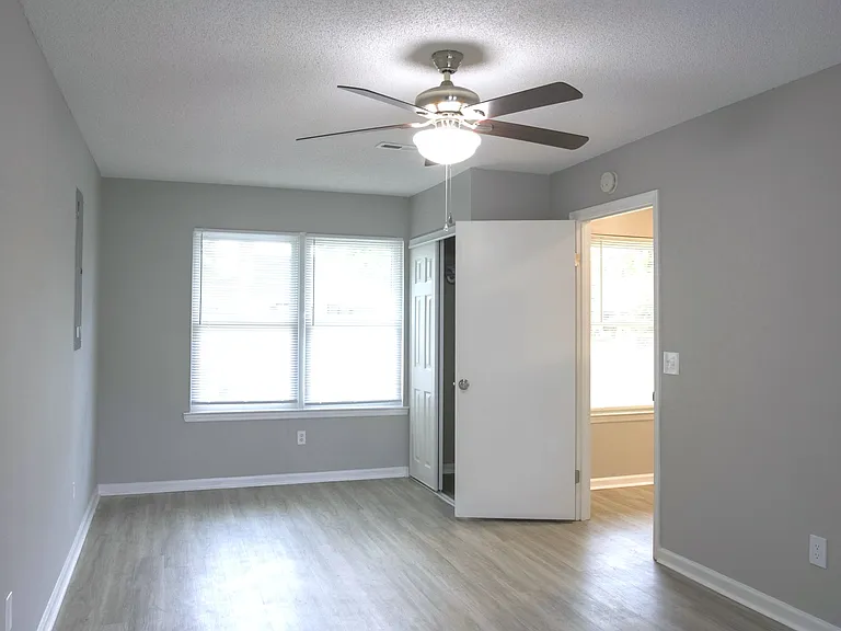 607 Scott St — Photo 17