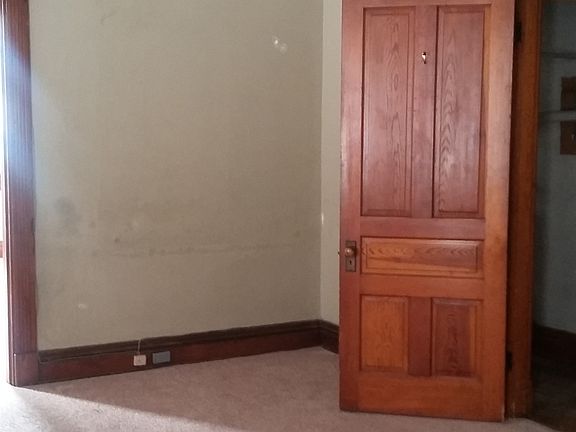 2nd image of 2410 Fairview Ave #2