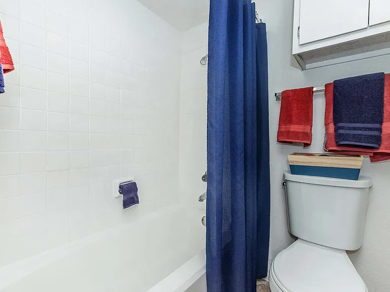 Royal Wildewood Manor Apartments — Photo 34