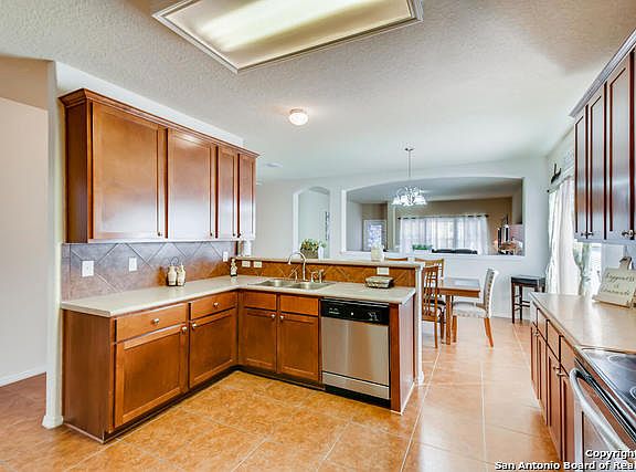 5th image of 950 Oakwood Way