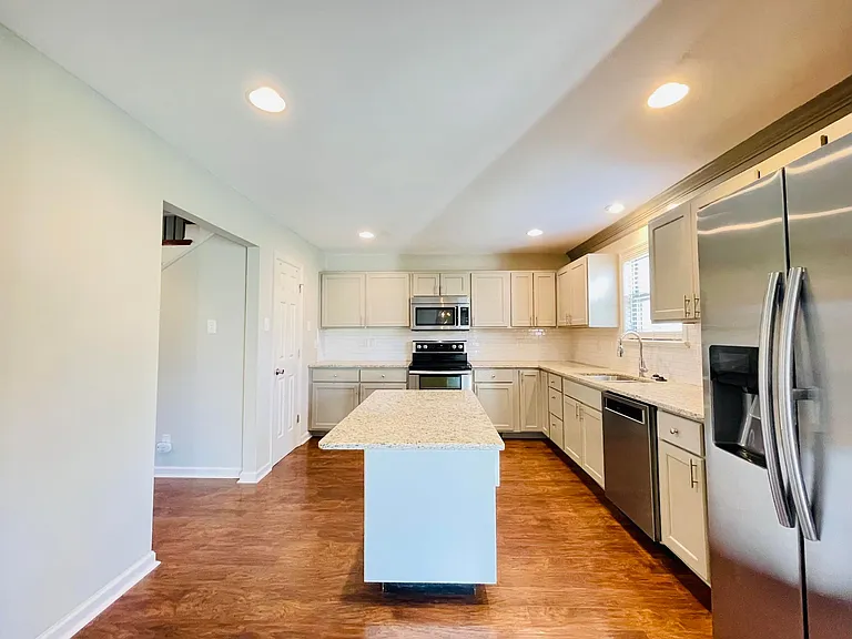 223 Raintree Ln — Photo 9