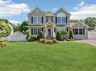 11 Barbara Rd, Ronkonkoma, NY 11779