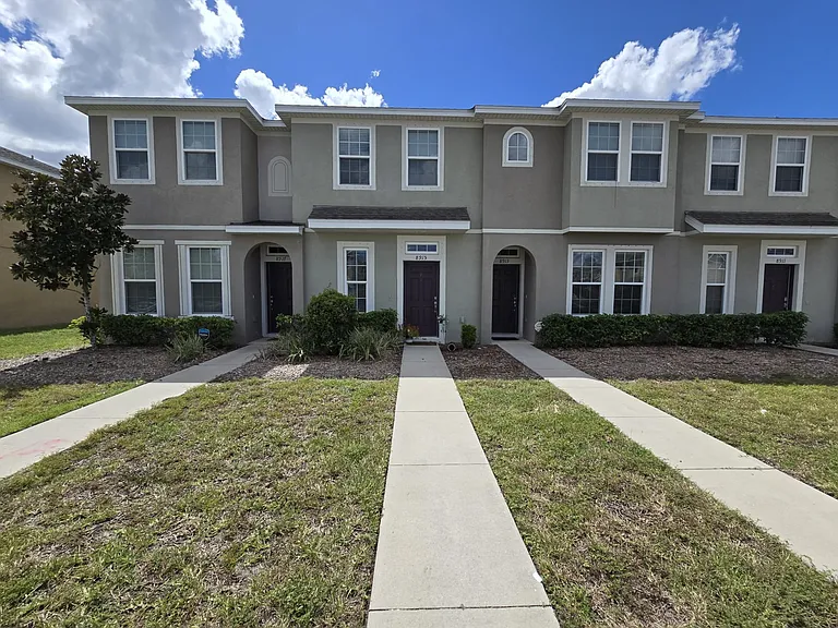 8915 Walnut Gable Ct — Photo 1