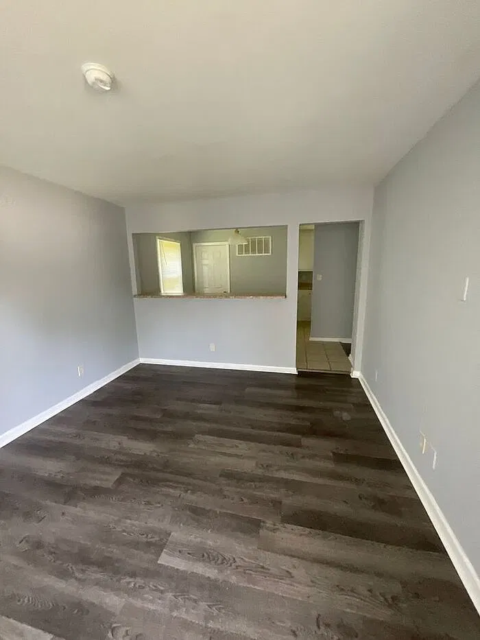 3 bed, 1.0 bath, 1100 sqft, $1,350 — Photo 3