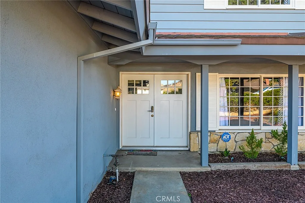 5 bed, 2380 sqft, $4,200 — Photo 3