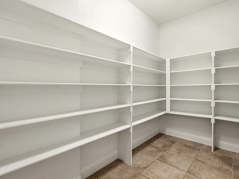627 Seymour Dr — Photo 13