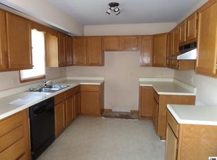 7879 Seneca Lake Rd, Ozawkie, KS 66070