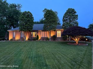 8906 Middle Pointe Rd, Broeck Pointe, KY 40241