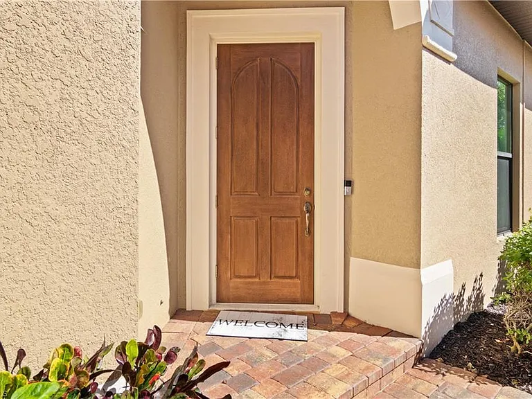 6604 Roma Way — Photo 3
