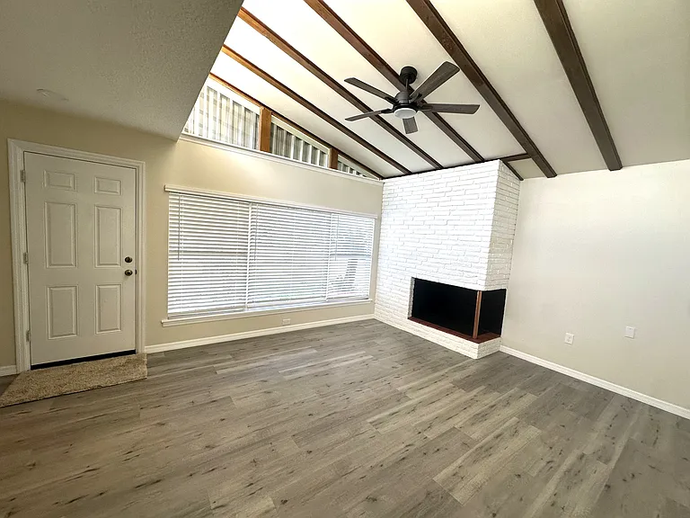 102 Herring St — Photo 3