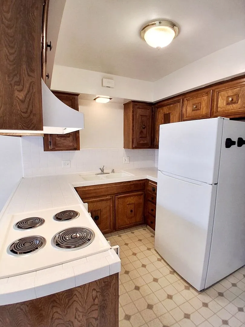 1493 W Fairmont — Photo 3