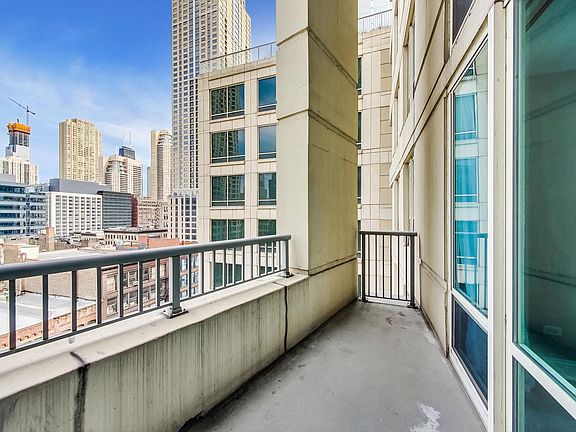 5th image of 345 N La Salle Dr APT 902