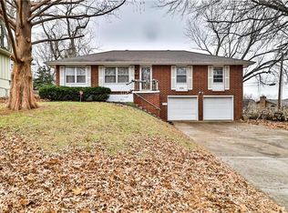 3622 S Queen Ridge Dr, Independence, MO 64055