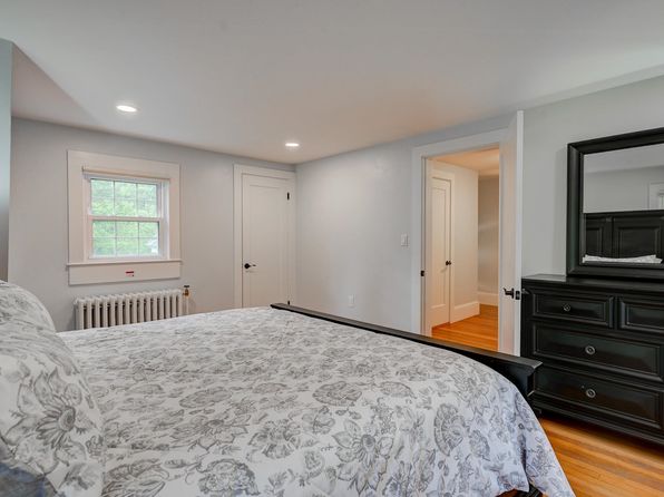 32 Hurricane Mountain Road, Conway, NH 03860