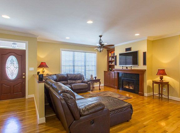 2nd image of 1513 Southpointe Dr #0