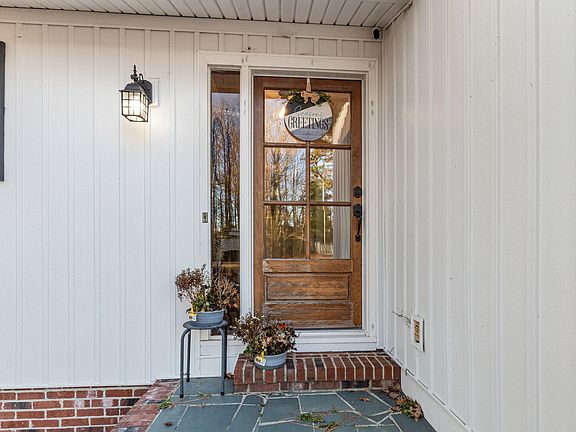 5th image of 200 Hermitage Ln