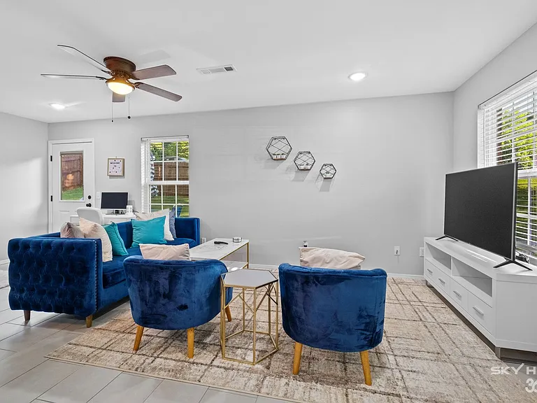 729 S Erika Ave — Photo 13