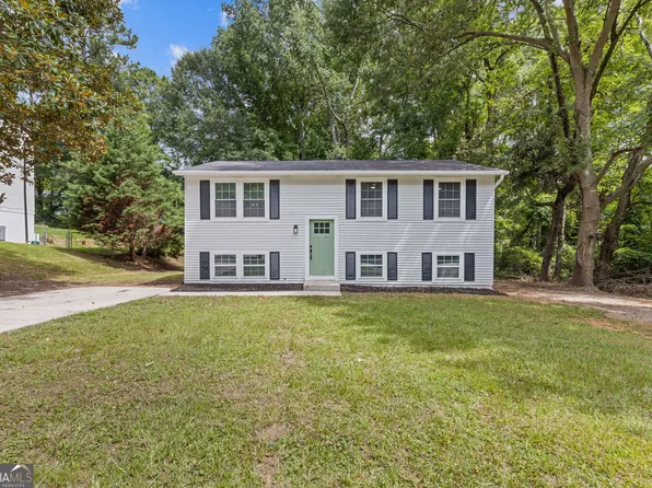 3352 Creekwood Dr, Rex, GA 30273