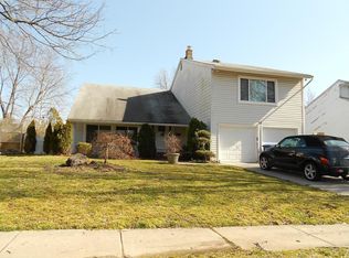 16 Merion Rd, Marlton, NJ 08053