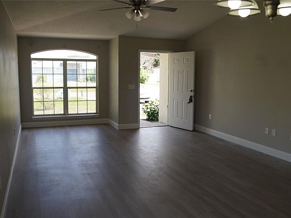 4th image of 510 Blackbird Ln Unit B