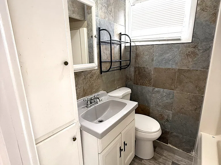 700 Throop St #2 — Photo 9