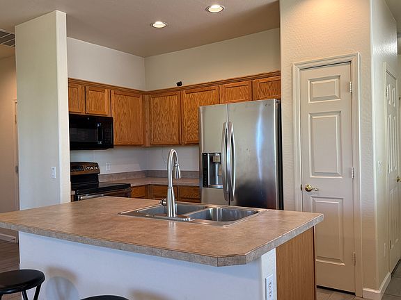 4th image of 935 Salida Ln
