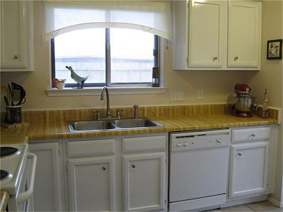 5th image of 2785 Wood Hollow Dr