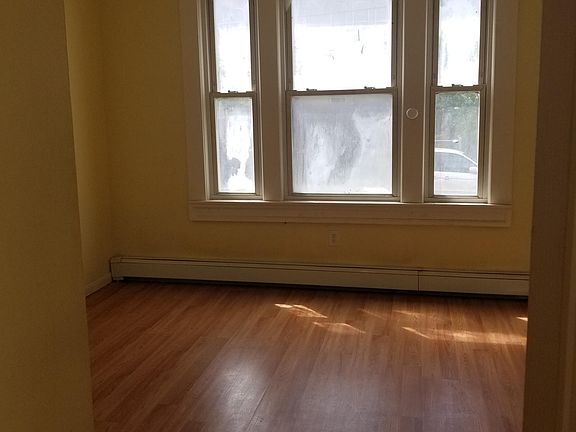 2nd image of 242 Columbia Ave APT 1