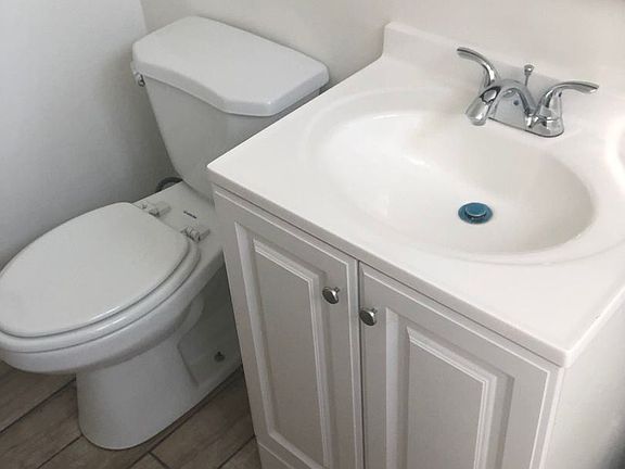5th image of 829 S Bonnie Brae St #6