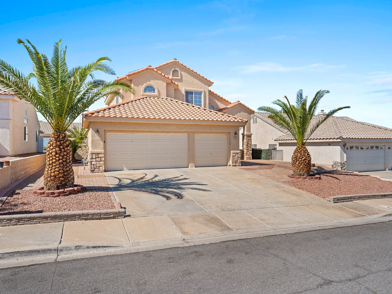 4 bed, 3.5 bath, 1738 sqft, $2,600 — Photo 4
