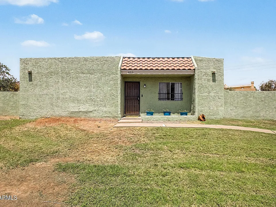 803 E Cochise Dr