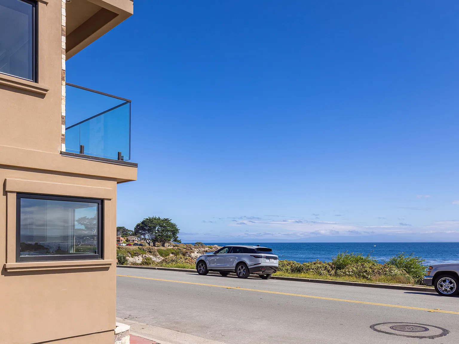2 bed, 1150 sqft, $8,200 — Photo 2