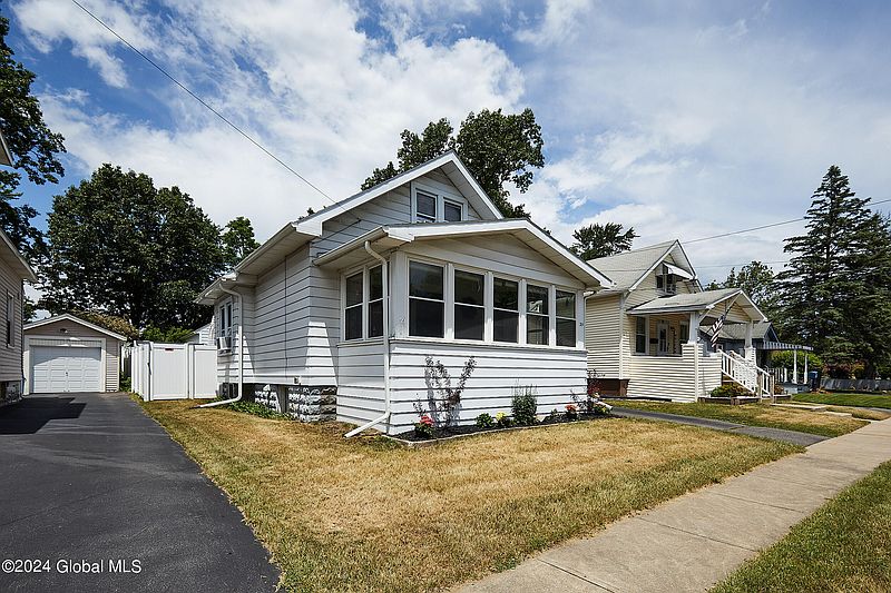 2nd image of 25 Elliott Avenue