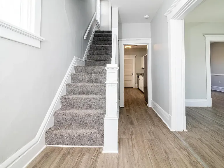 E 17th Ave — Photo 15