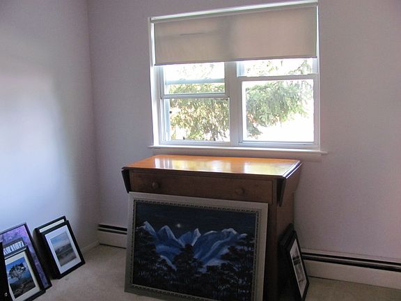 Jr bdrm/den w/ closet 9'2"x13'4"