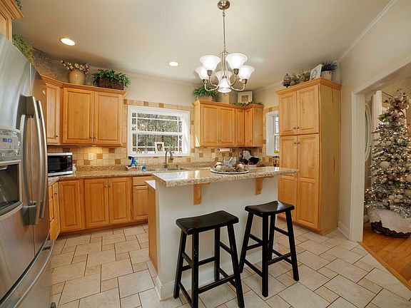 2nd image of 34 Azalea Dr
