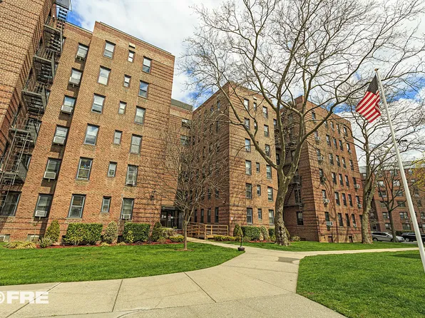 2251 Knapp Street image 1 of 12