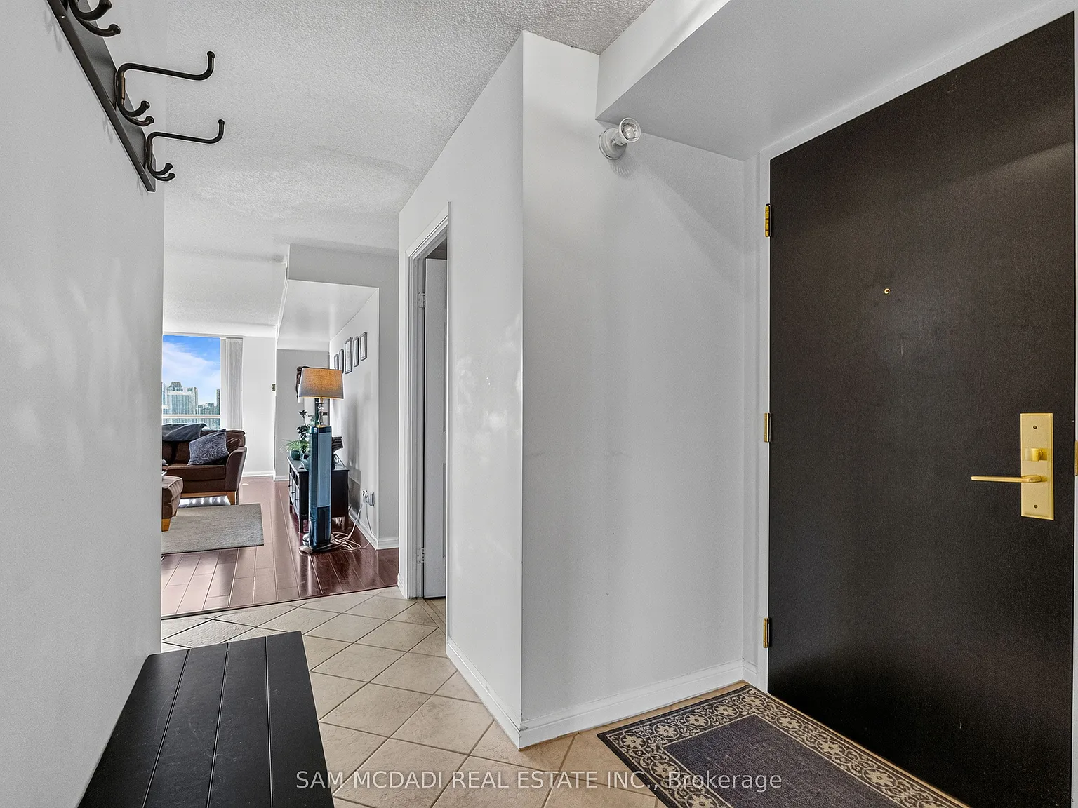 3 bed, $4,000 — Photo 2