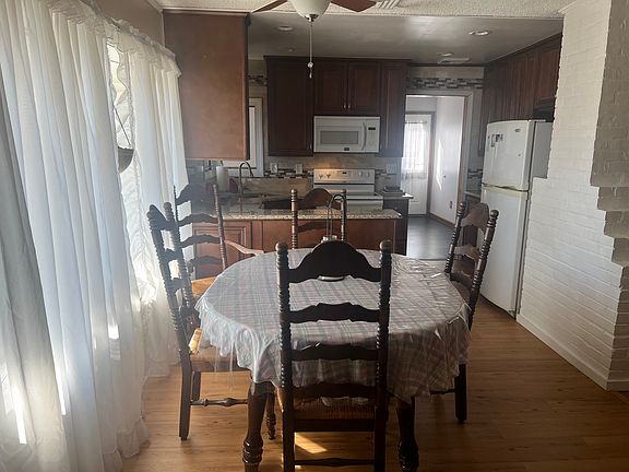 4th image of 39 Leisure Ln