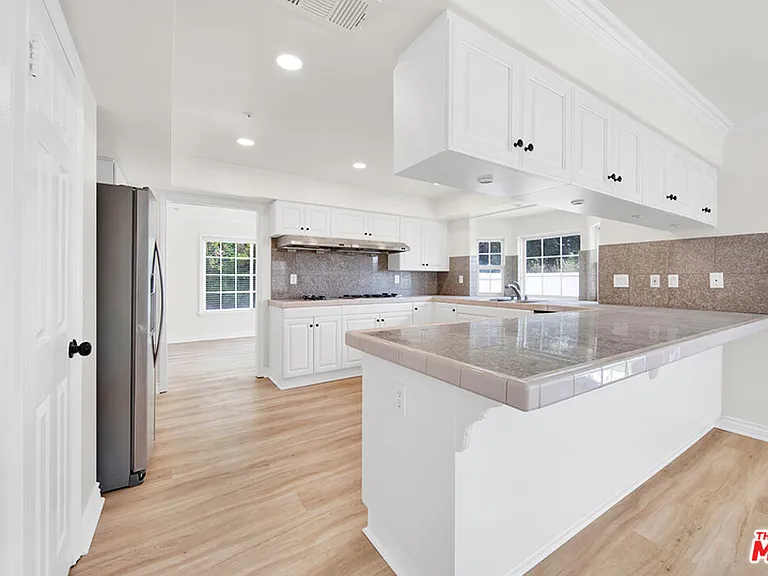 5532 Angelus Ave — Photo 3