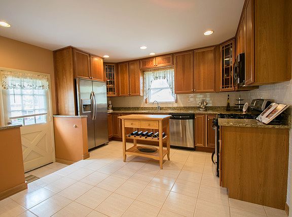 4th image of 10253 S 81st Ct