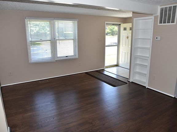3rd image of 6816 Montivideo Square Ct