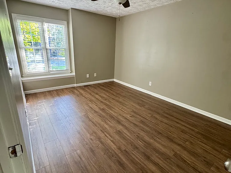 7562 Firethorn Dr — Photo 27