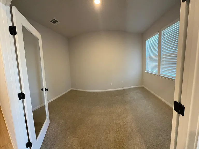 139 Gullivers Dr — Photo 5