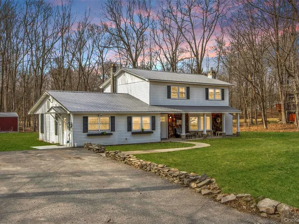 611 Twin Arch Road, Rock Tavern, NY 12575