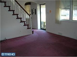 4th image of 425 E Rively Ave