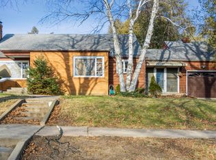 1334 W American St, Freeport, IL 61032