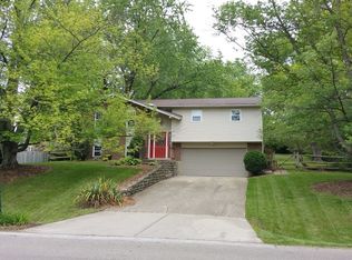 7042 Forest View Dr, West Chester, OH 45069