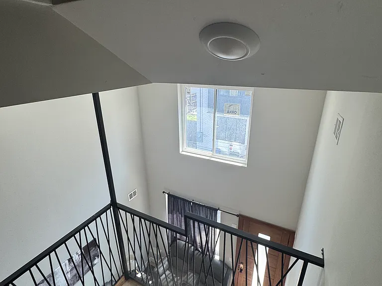 2527 Annin St — Photo 11